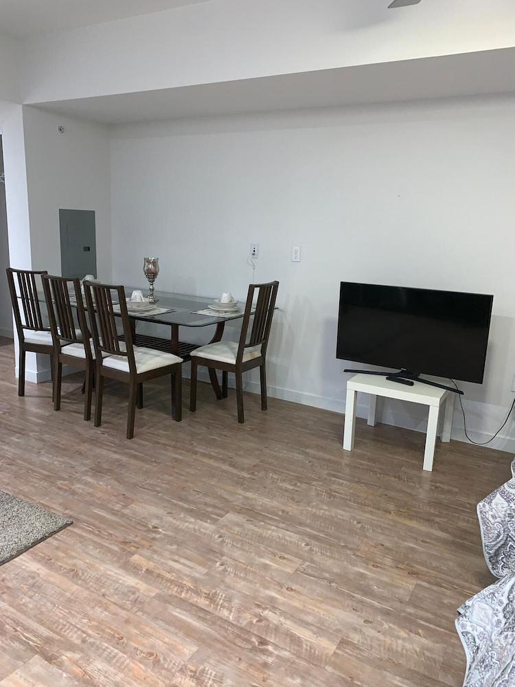 Hollywood Sweet Place