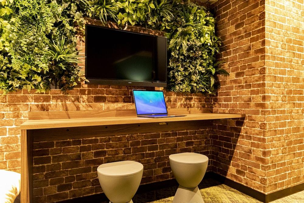 UNDER RAILWAY HOTEL AKIHABARA