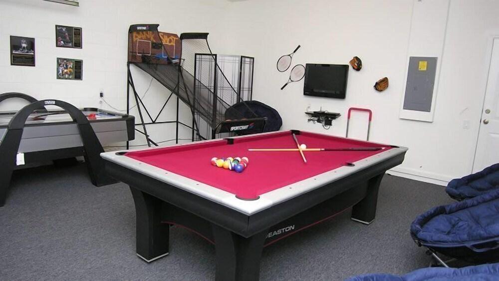 Executive 6 Bedroom 4 Bath Pool and Spa Home