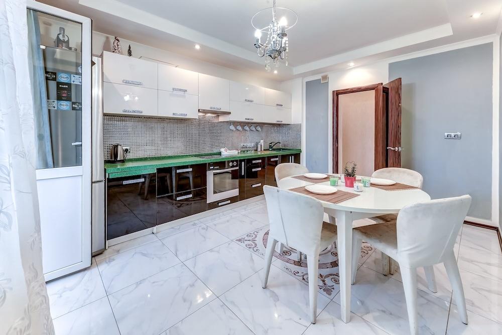 AG Apartment John Reed 4-1