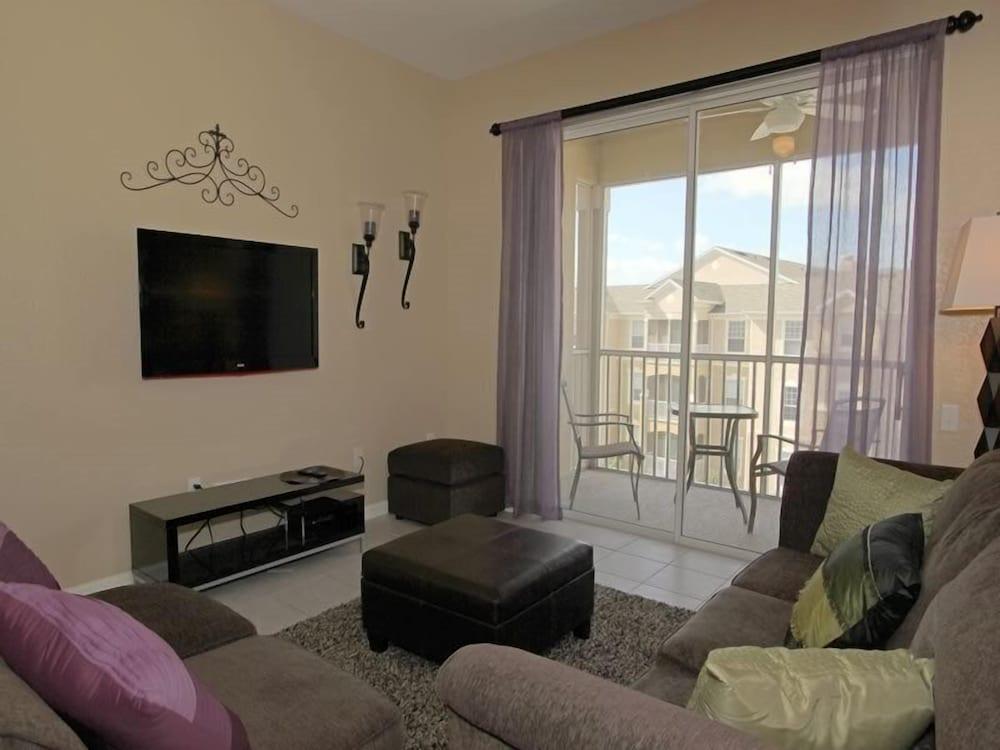 Beautiful 3 Bedroom 2 Bath Condo With a View