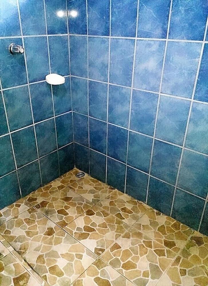 Pensión y Cabinas Colibrí Monteverde B&B