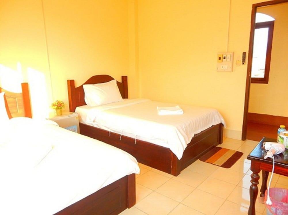 Vang Vieng Camellia Hotel