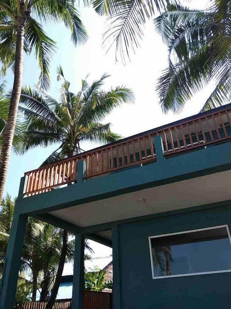 Beau Beau Beach House