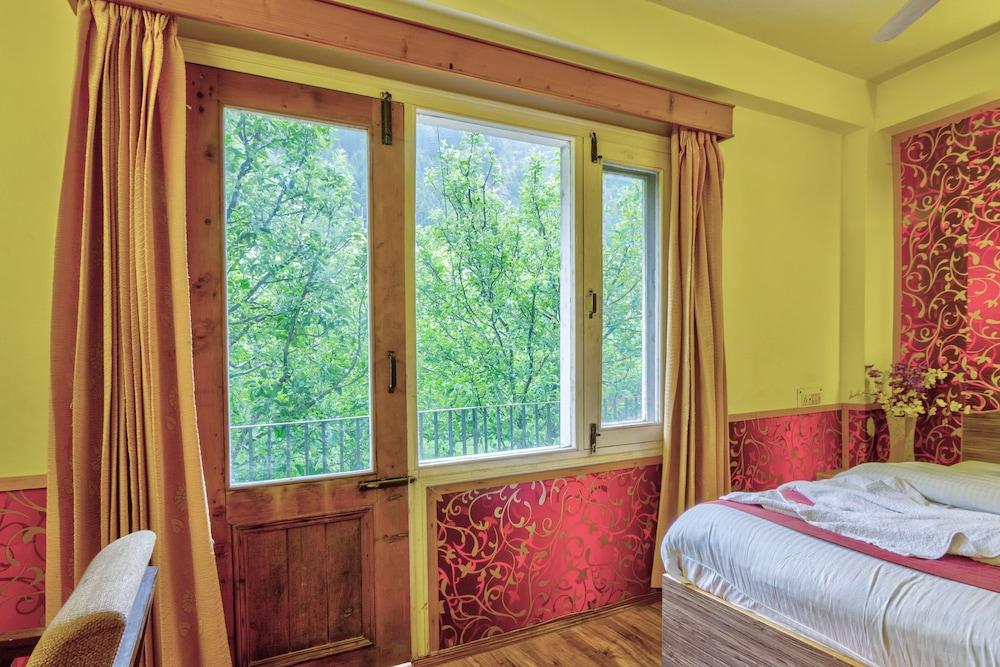 Hotel Monarch Residency Manali
