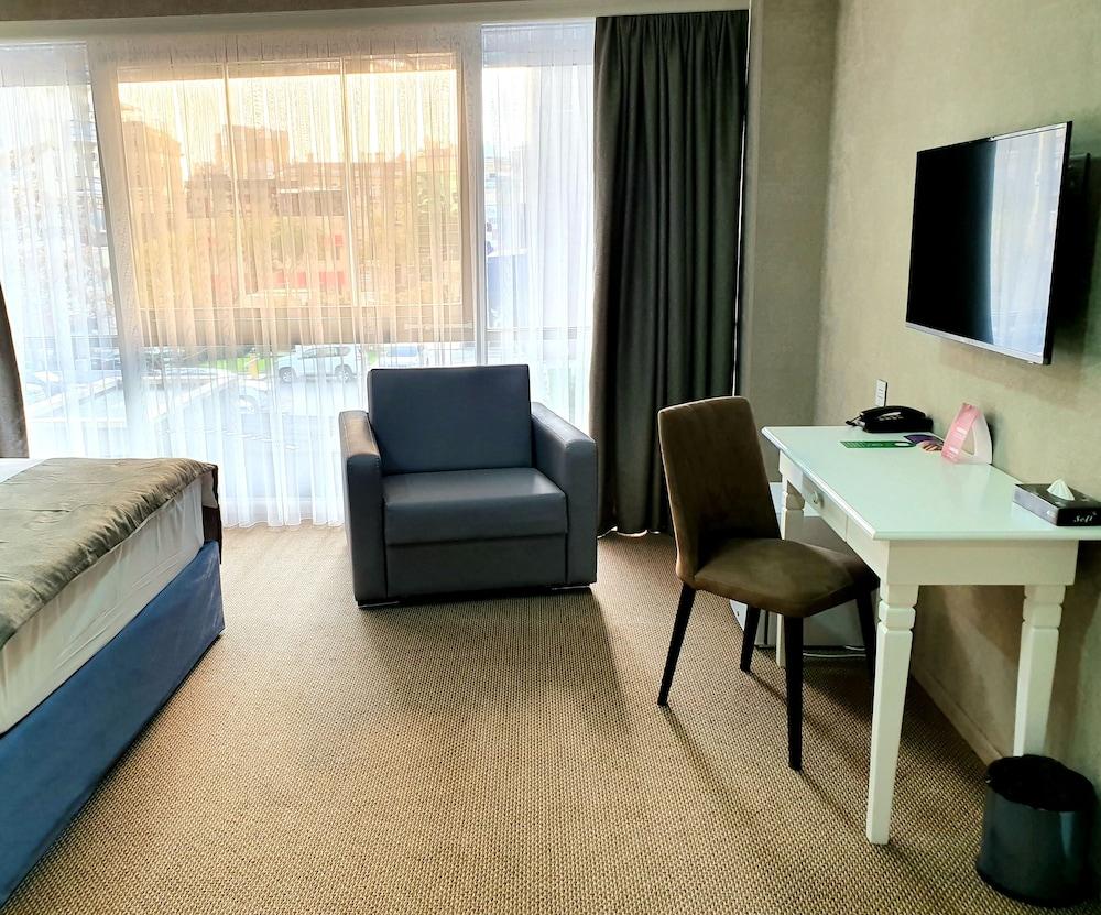 La Casa Fountains Square