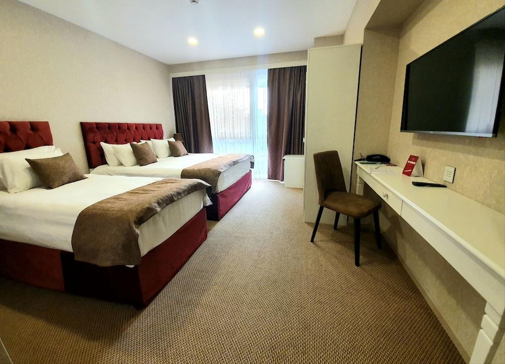 La Casa Fountains Square