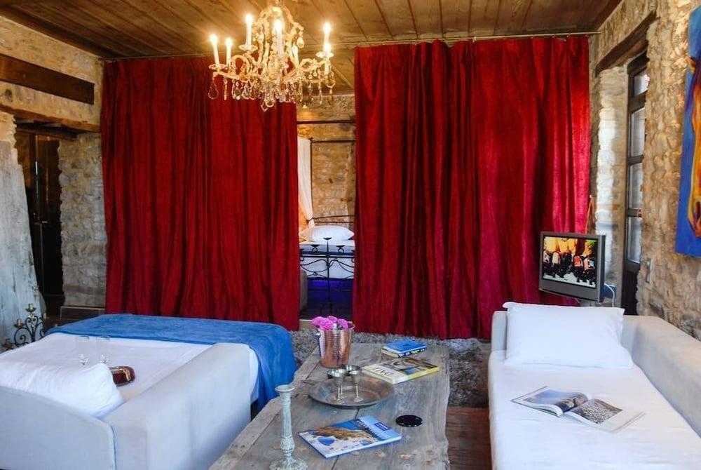 Antique Luxury Suite 65sq.m.