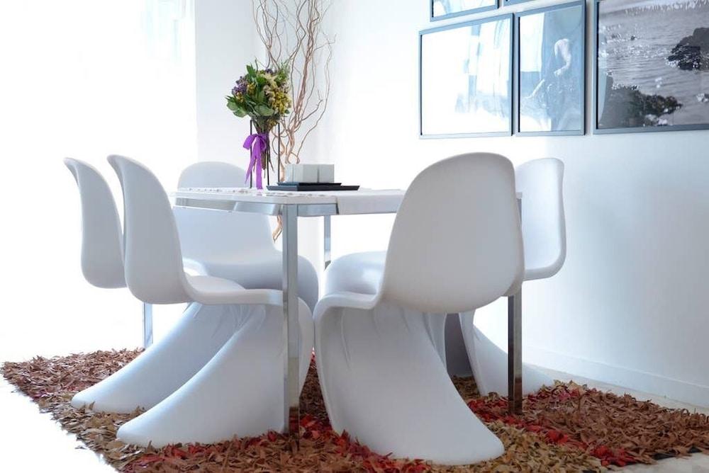 New Superb & Luminous 2 Bedroom Apartment