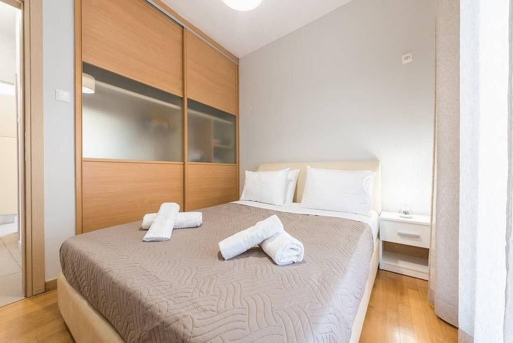 Central Flat with Cosy Sunny Terrace