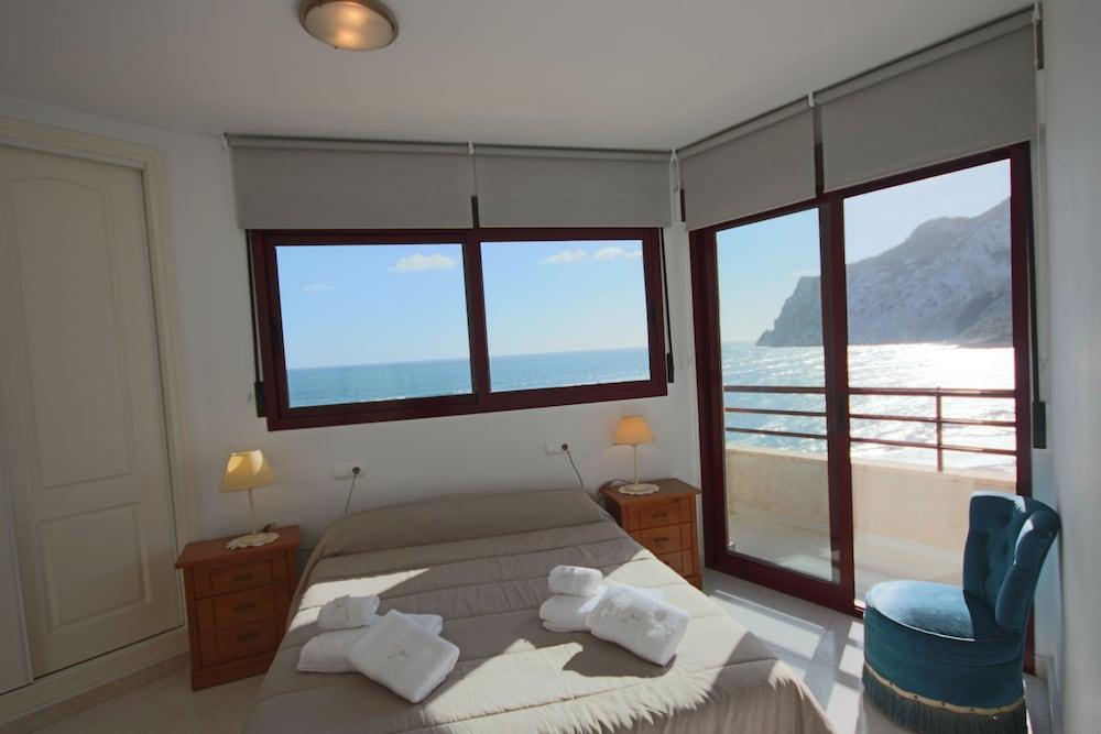 Exclusive Frontline Duplex Penthouse: Best View!