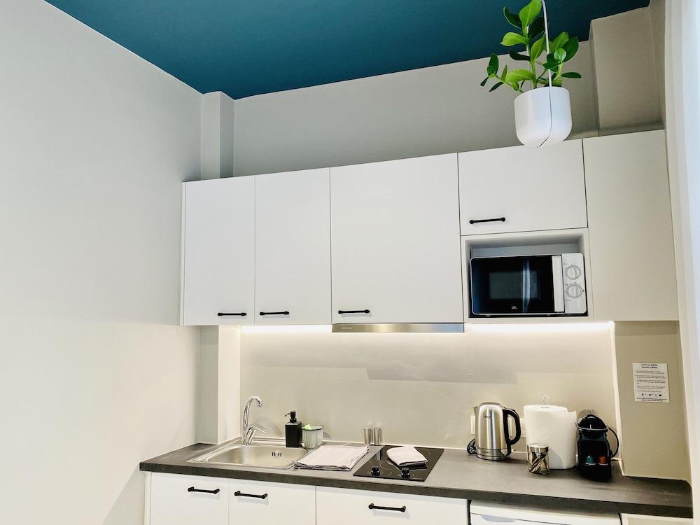 Central Syntagma Square Studio in Athens - Shell