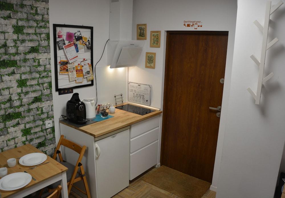 Labo Apartment Metro Plocka