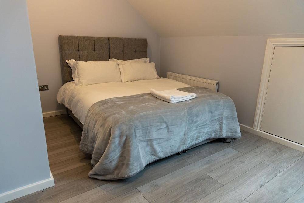 London Heathrow Bath Road Flats