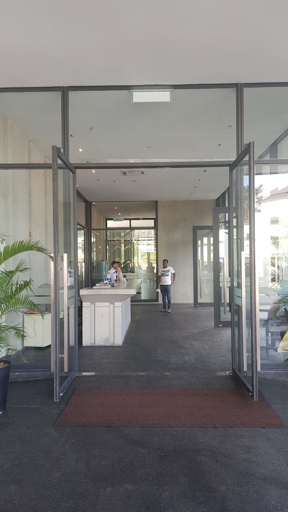 The Hub SS2 by manatidur