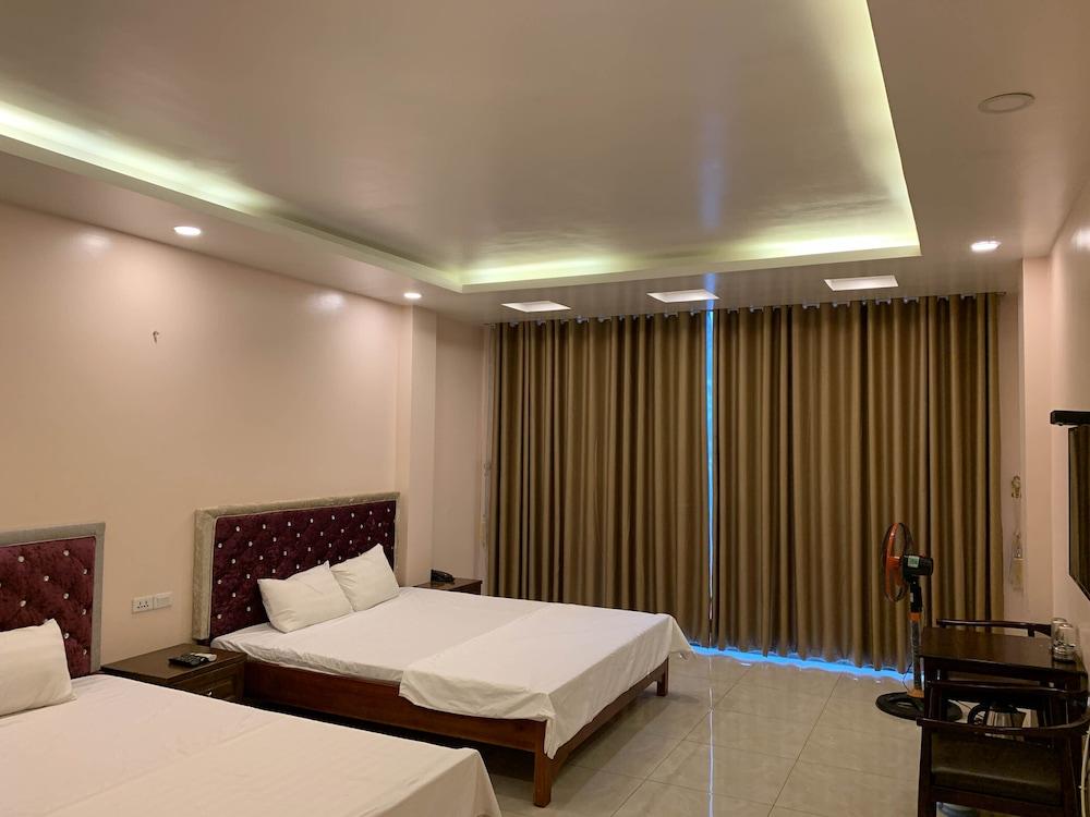 OYO 620 New World Hotel