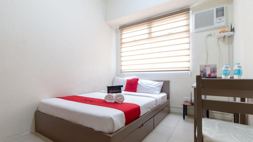 RedDoorz Plus @ Urban Deca Tower Edsa 2