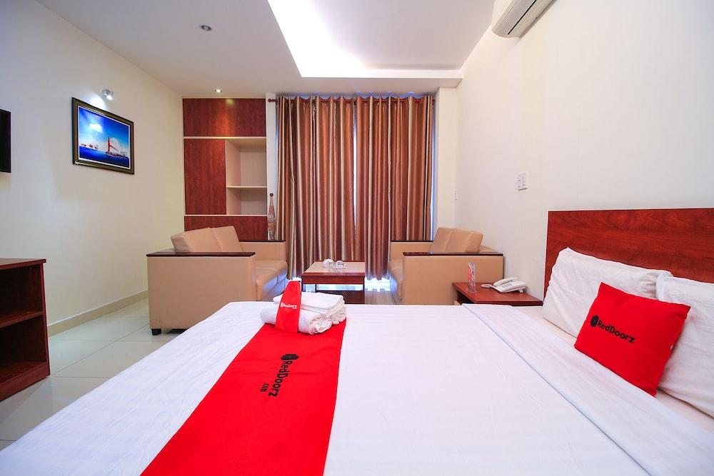 RedDoorz Plus @ Tran Phu