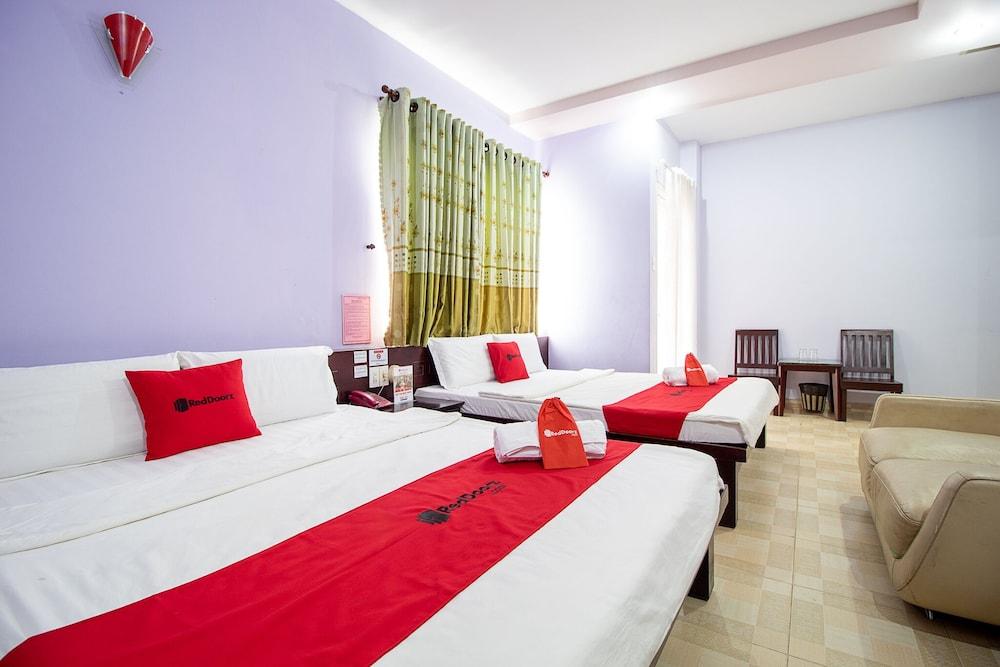 RedDoorz near Vincom Go Vap