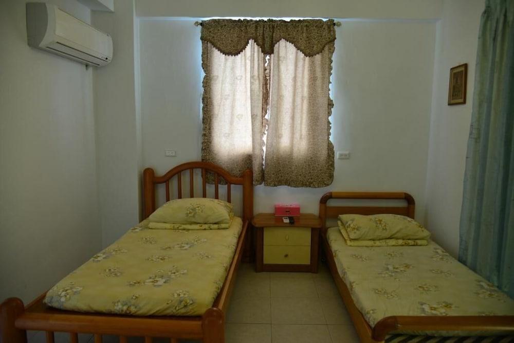 Happy feet Youth B&B