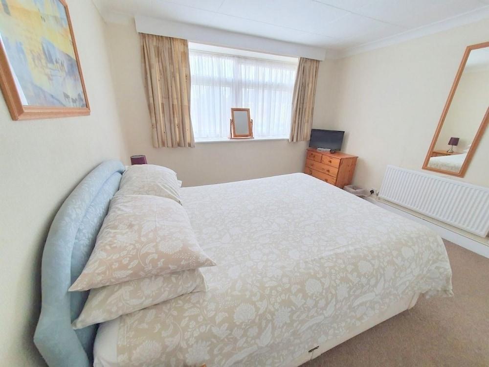 2-bed Flat With Superfast Wi-fi DW Lettings 9WW