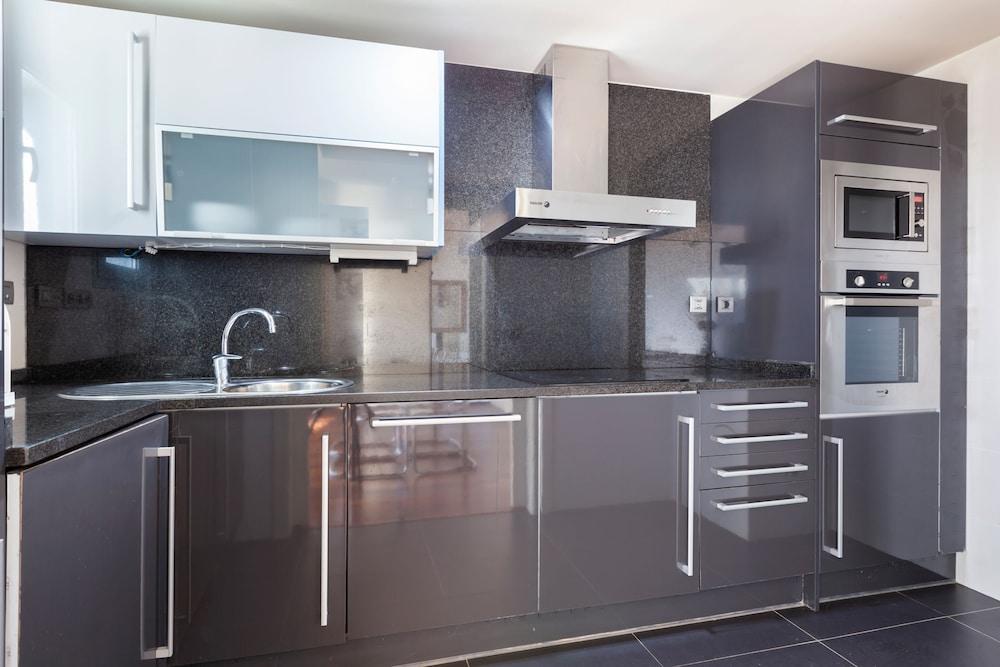 Akira Flats Port Fòrum