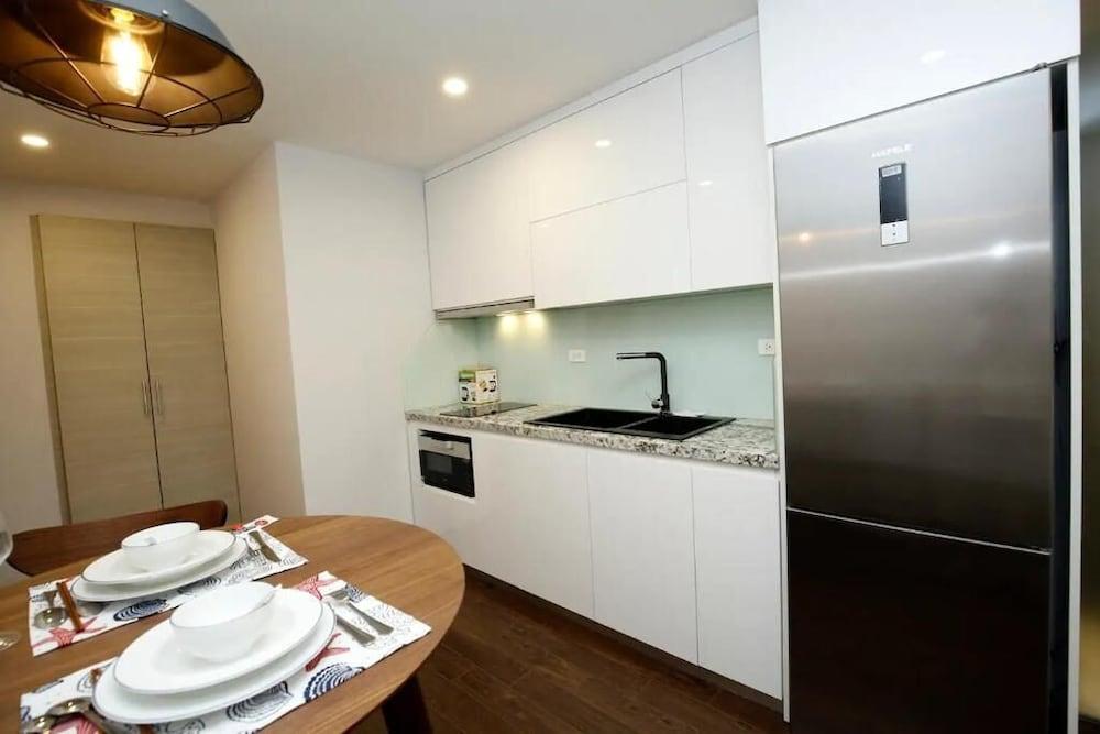 Bayhomes D' Le Roi Soleil Apartment