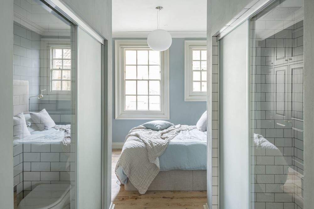 Superior Stays - Rosewell House