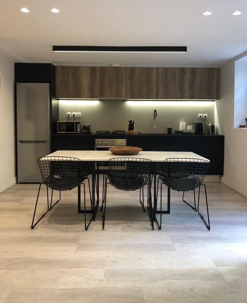 SV Acropolis Residence