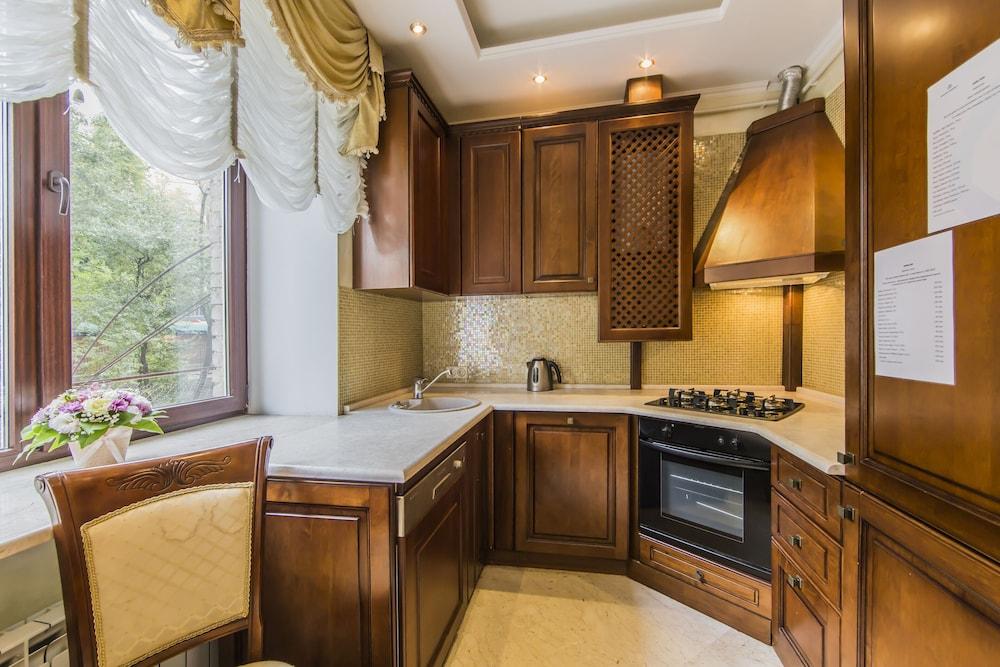 Luxurious Classic Apartment Bessarabka