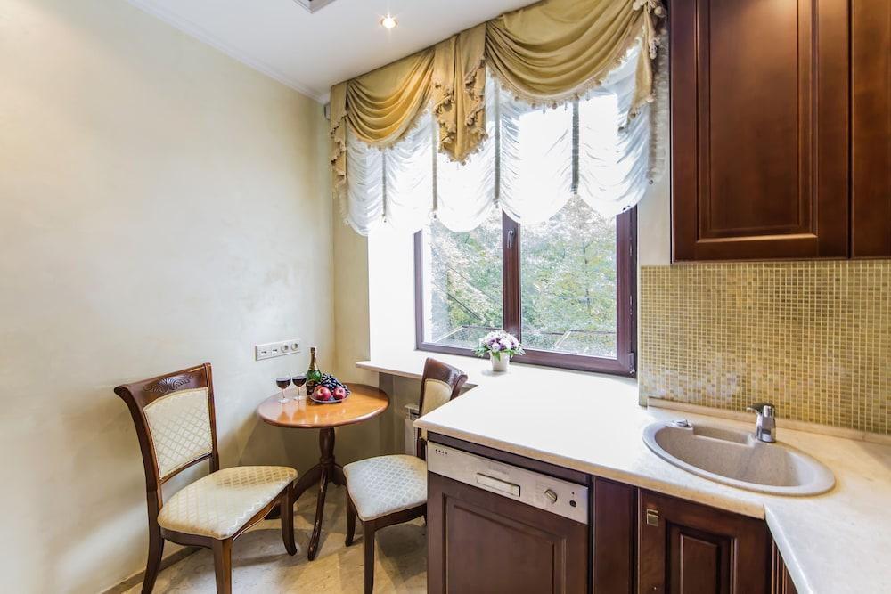 Luxurious Classic Apartment Bessarabka
