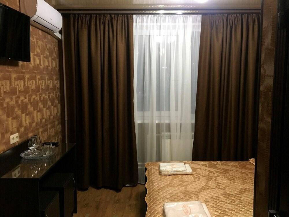 Mini-Hotel Uyut on Marshala Zaharova