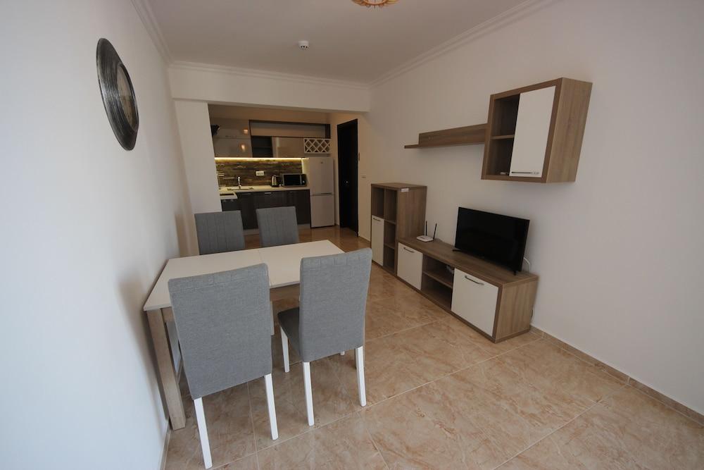 Menada Admiral Apartments