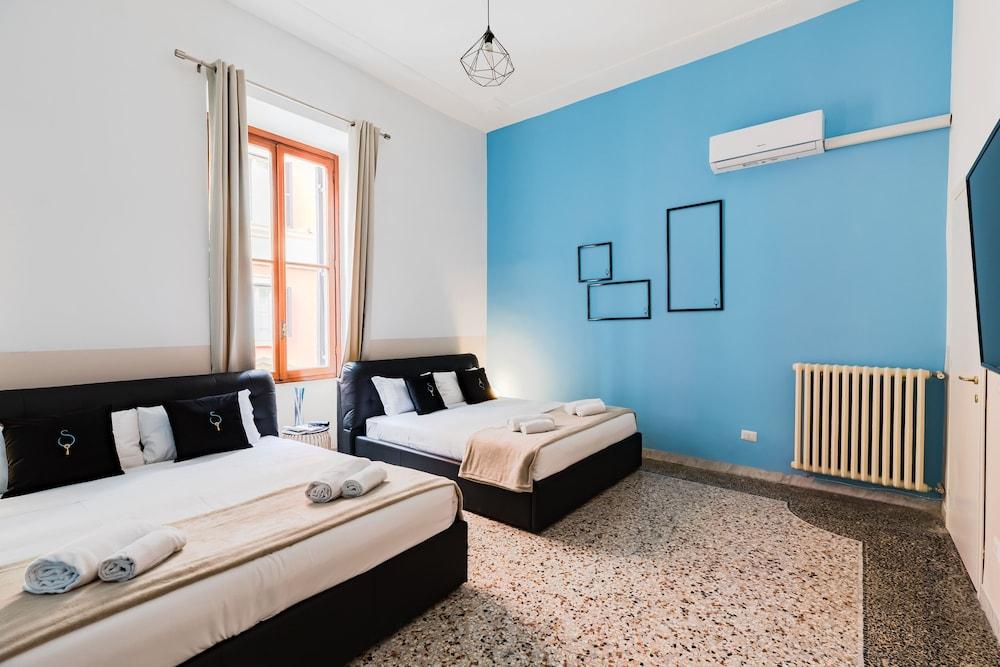 A World Aparts - 55 Palermo