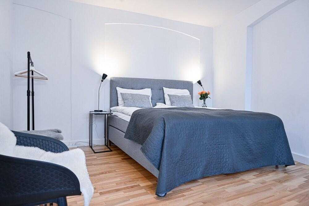 Sanders Tower - Dreamy 2-bdr Apt w City View