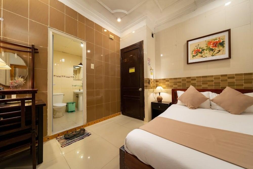 Tribee Kinh Hostel & Bar