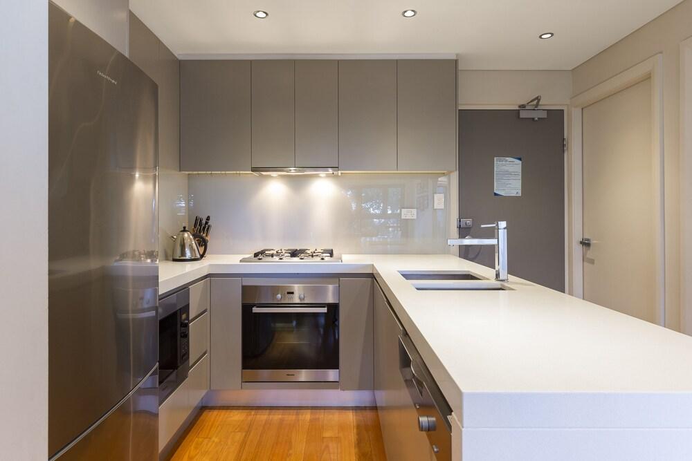 2 Bdrm North Sydney with harbour views