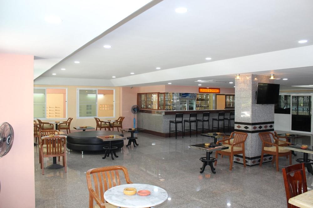 A.A. Pattaya Golden Beach Hotel