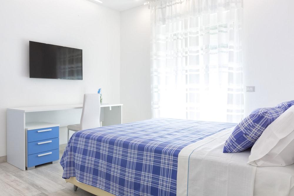 New & Stylish two Bedroom Apartment with Balconies