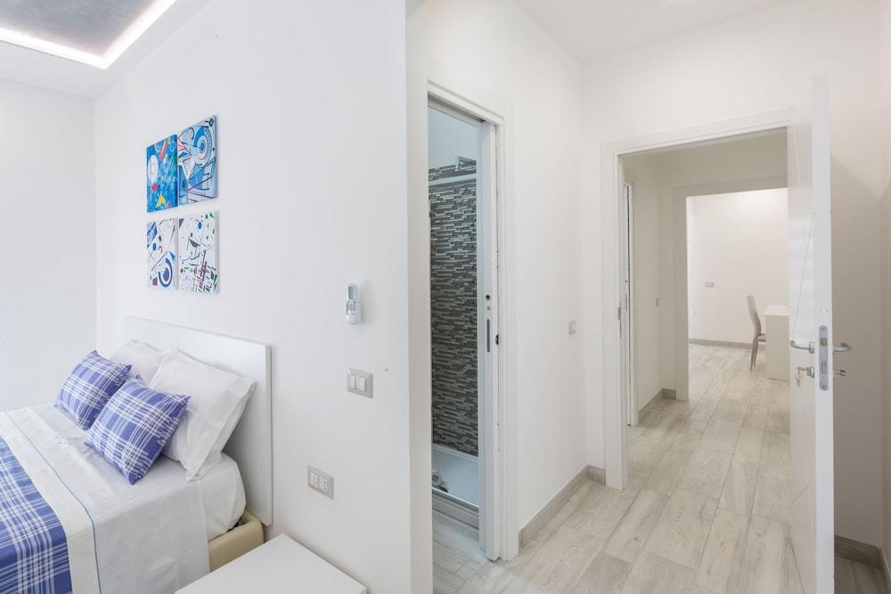 New & Stylish two Bedroom Apartment with Balconies