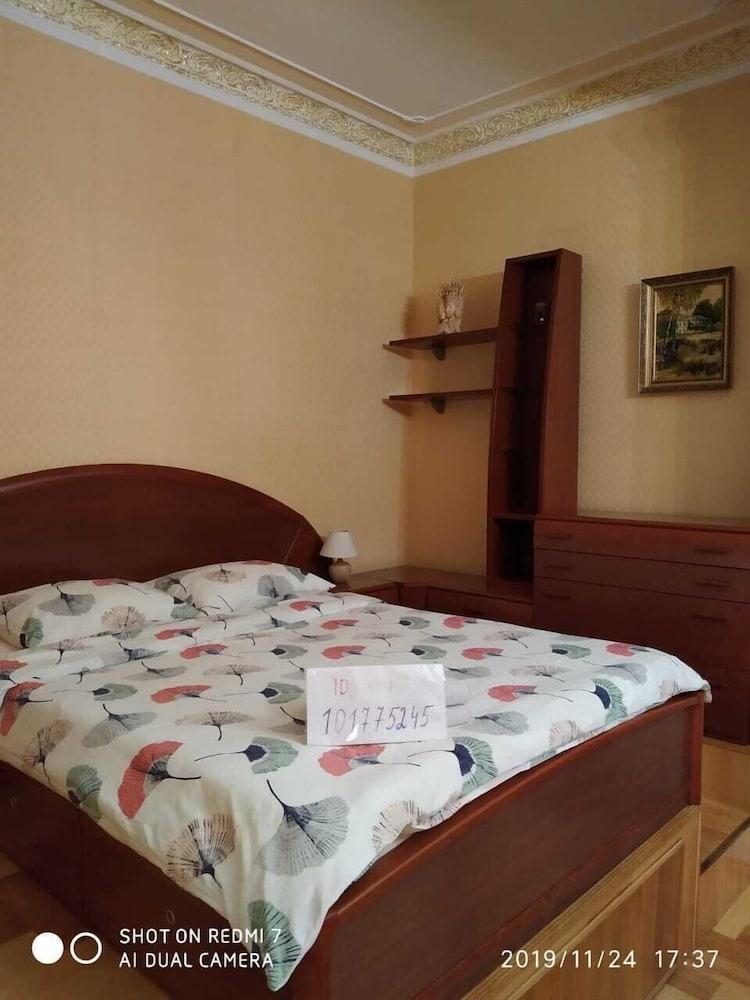 Apartment on Bakhrushina 28