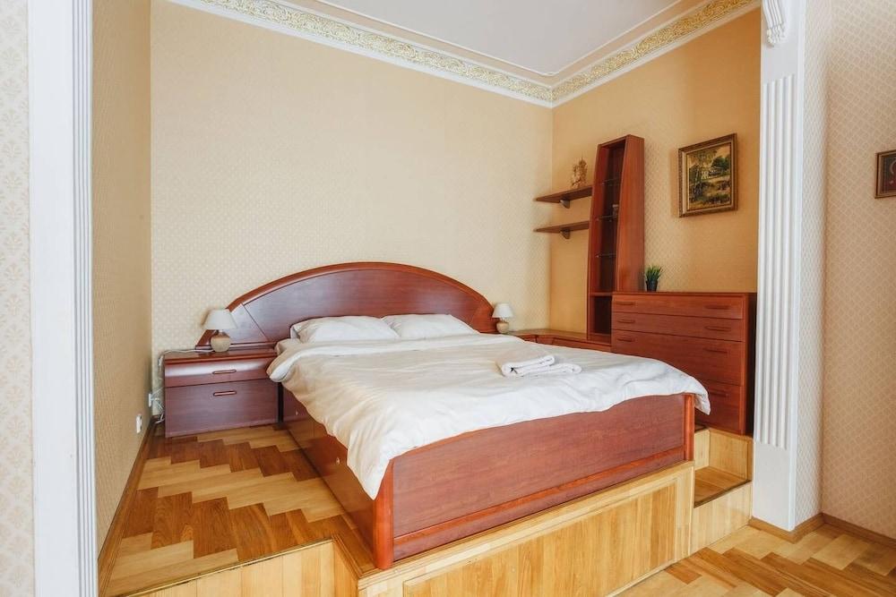 Apartment on Bakhrushina 28