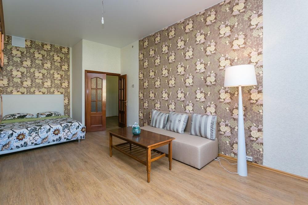 Apartment on 2ya Brestskaya 43