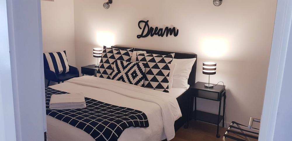 citycentre lake view apartment