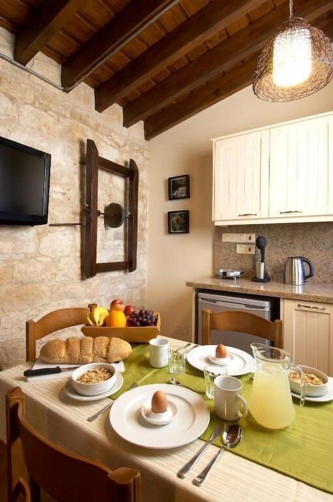 Arsorama Village Homes