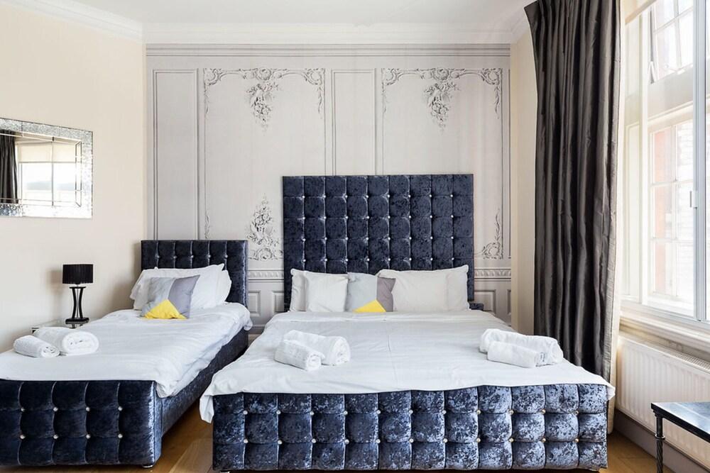 5-bedroom Next to Selfridges