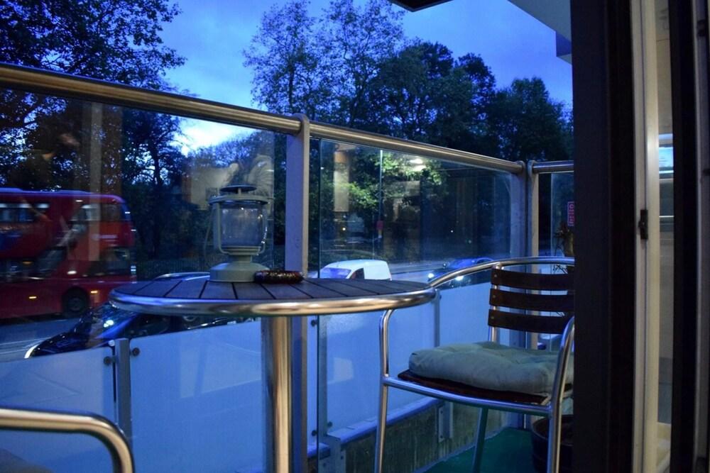 Minimal Studio With Views Over Battersea Park