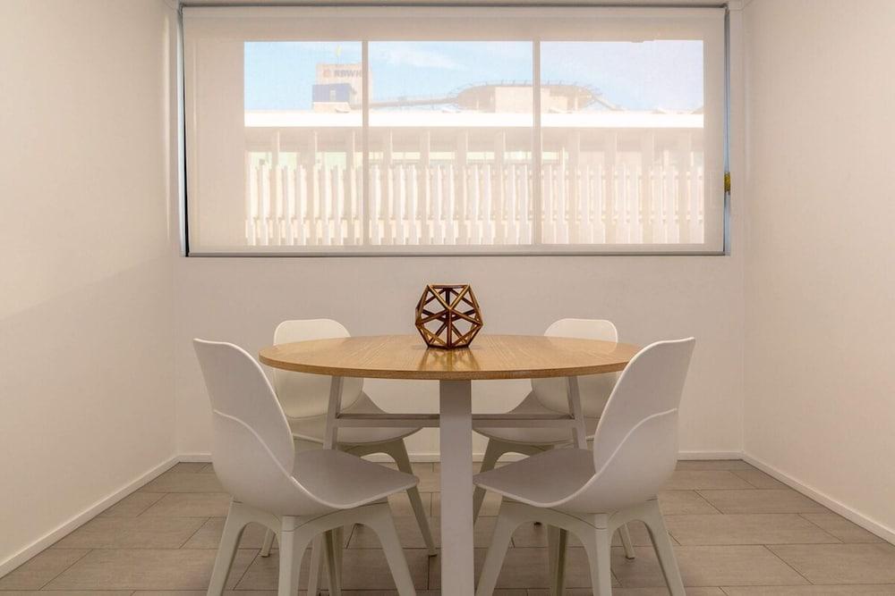 2 BD 2 Bath Seconds From Rna, Rbwh, Valley