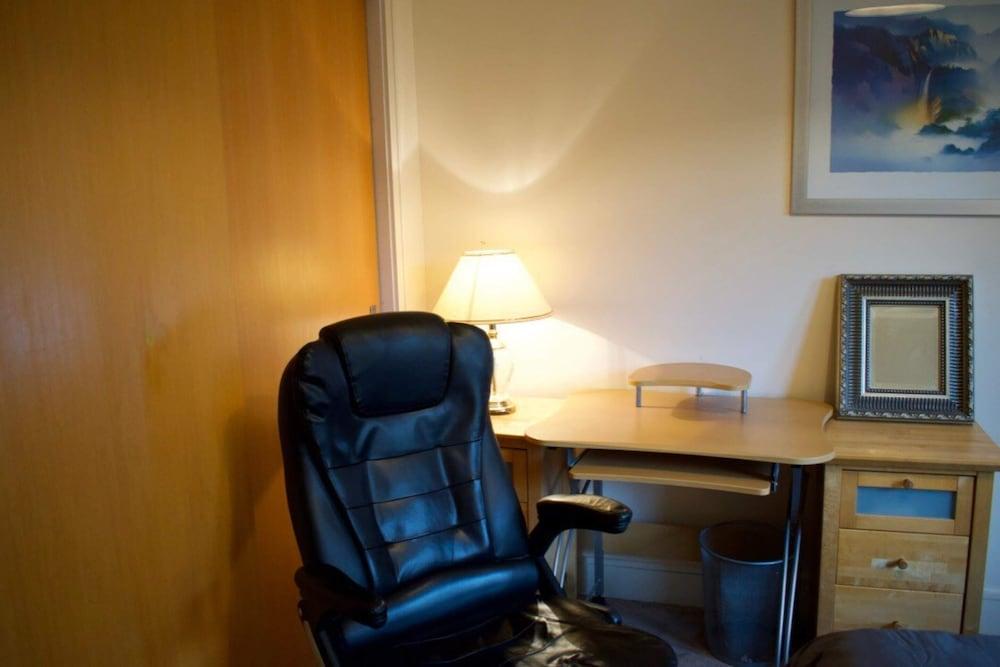 Bright Apartment Close to City Centre