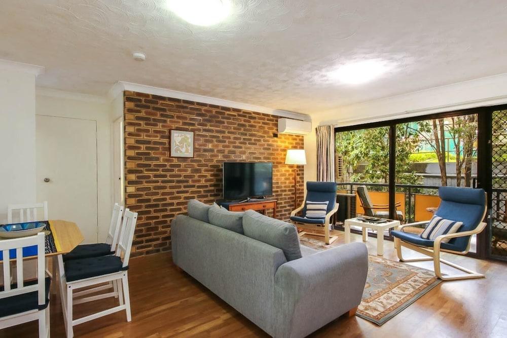St. Lucia 2 Bedroom Apartment near UQ & Citycat